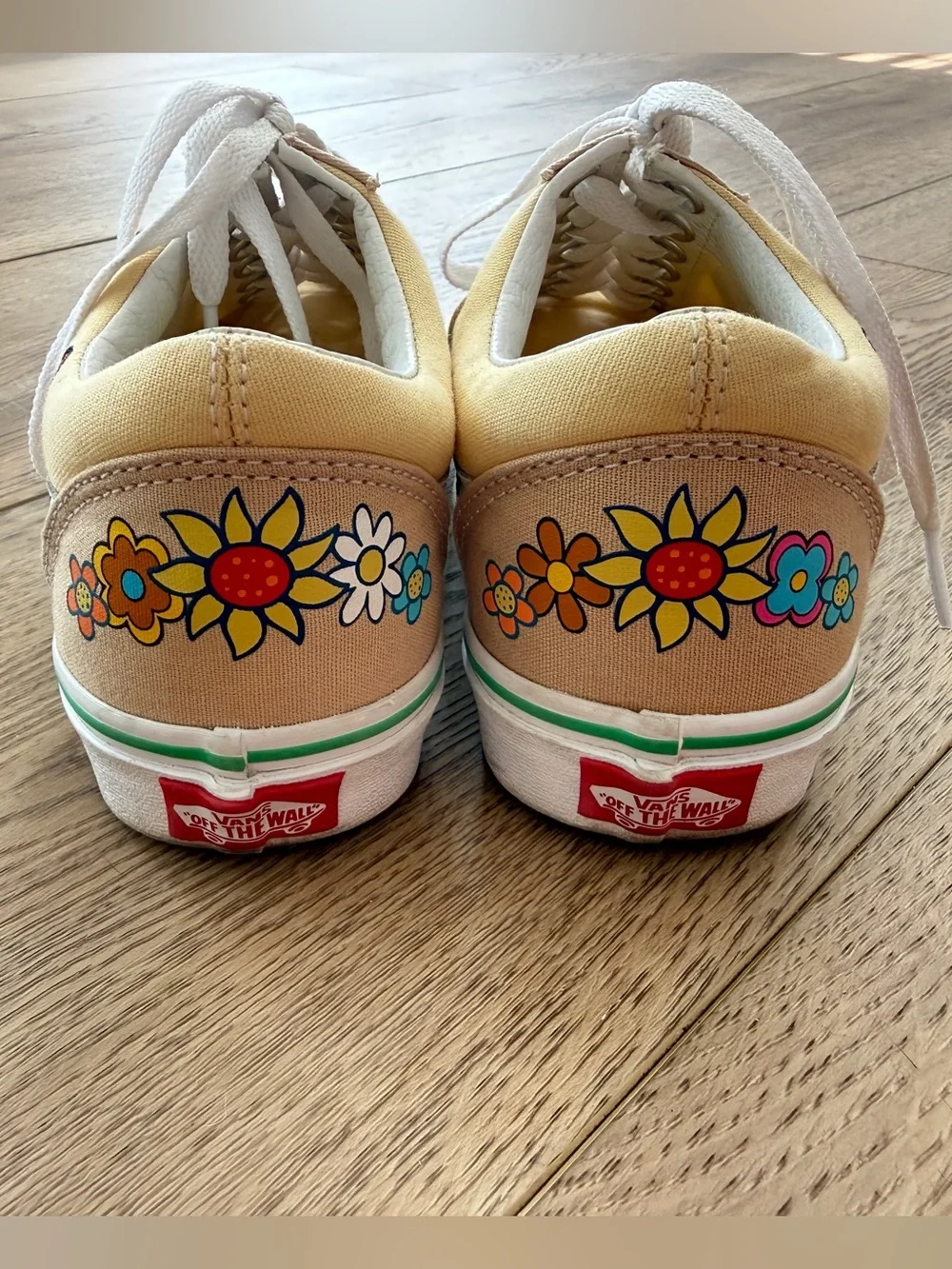 Vans Butter Yellow X  Elmo Sesame Street low top Sneaker - 7 men’s or 8.5 womens